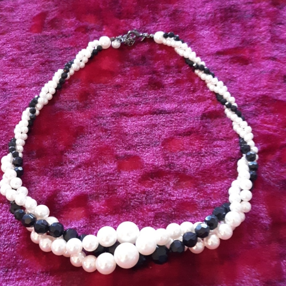 18 inch pearl necklace black and white Pearls Cosm